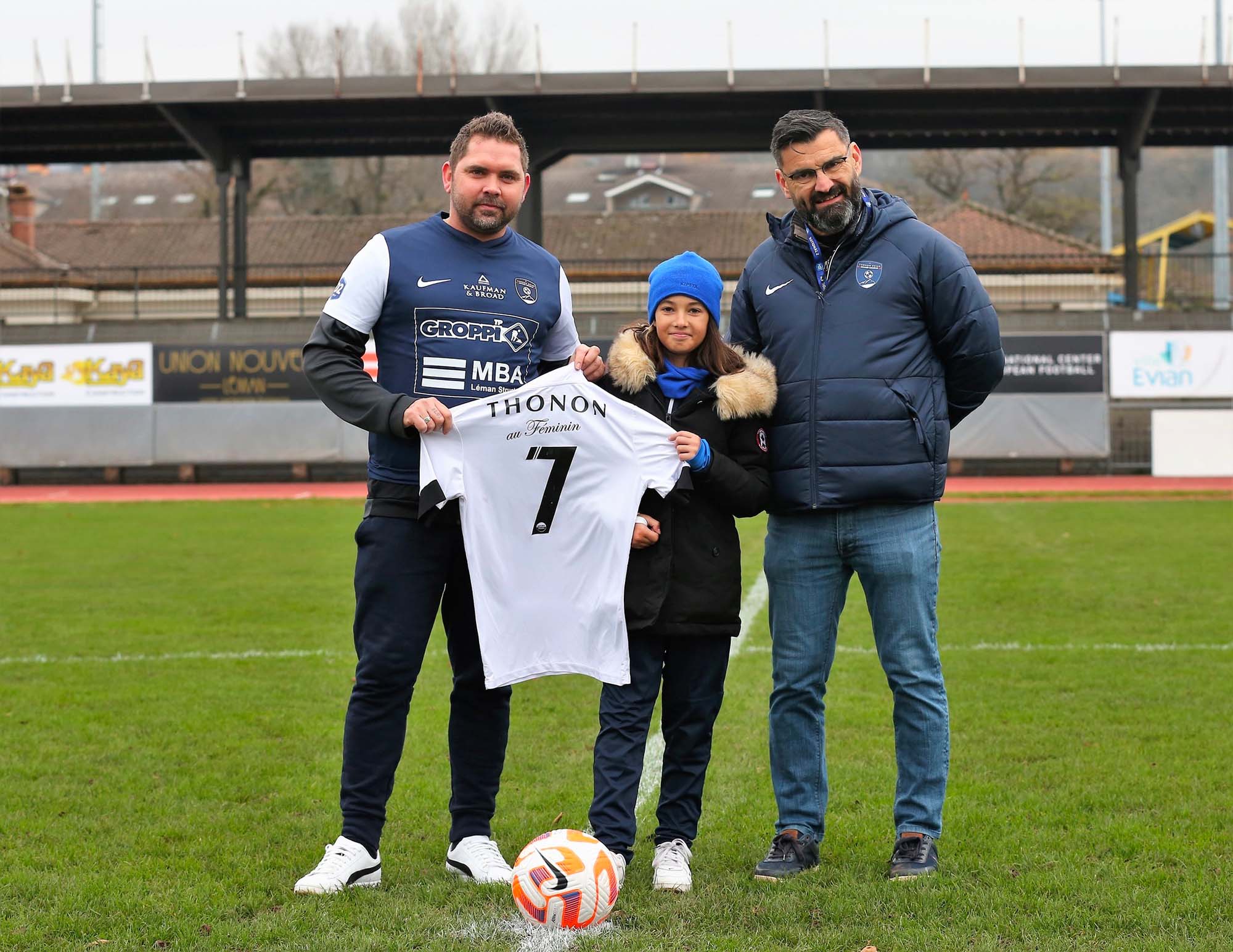 Remise de maillot de football par nettoyeur