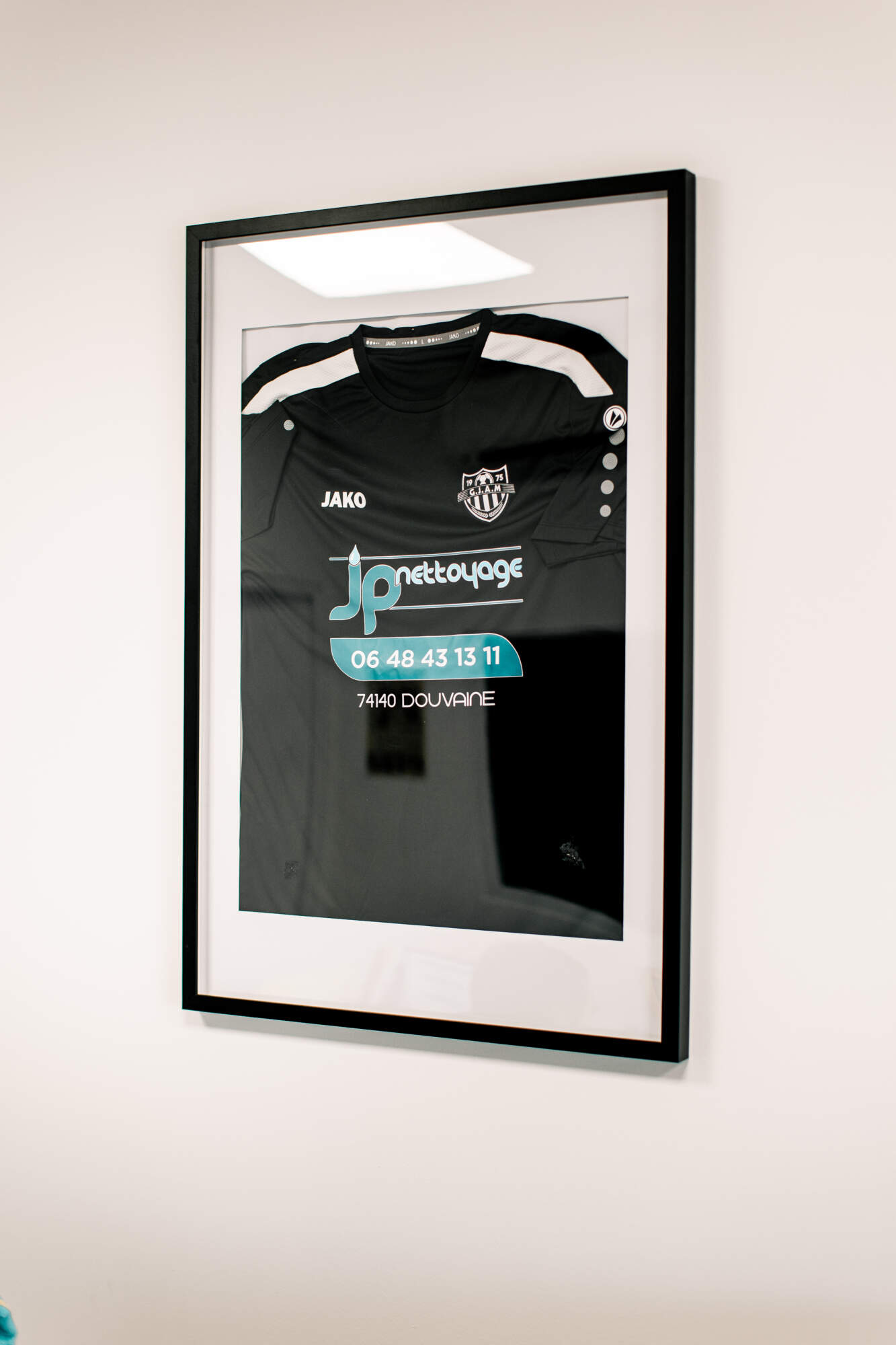 Maillot de foot sponsorisé par JP Nettoyage à Douvaine